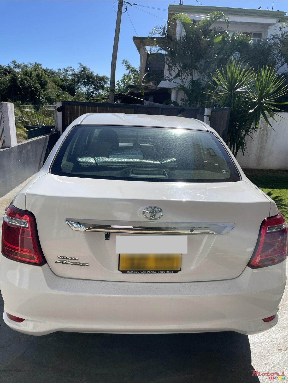 2017' Toyota Corolla Axio photo #1