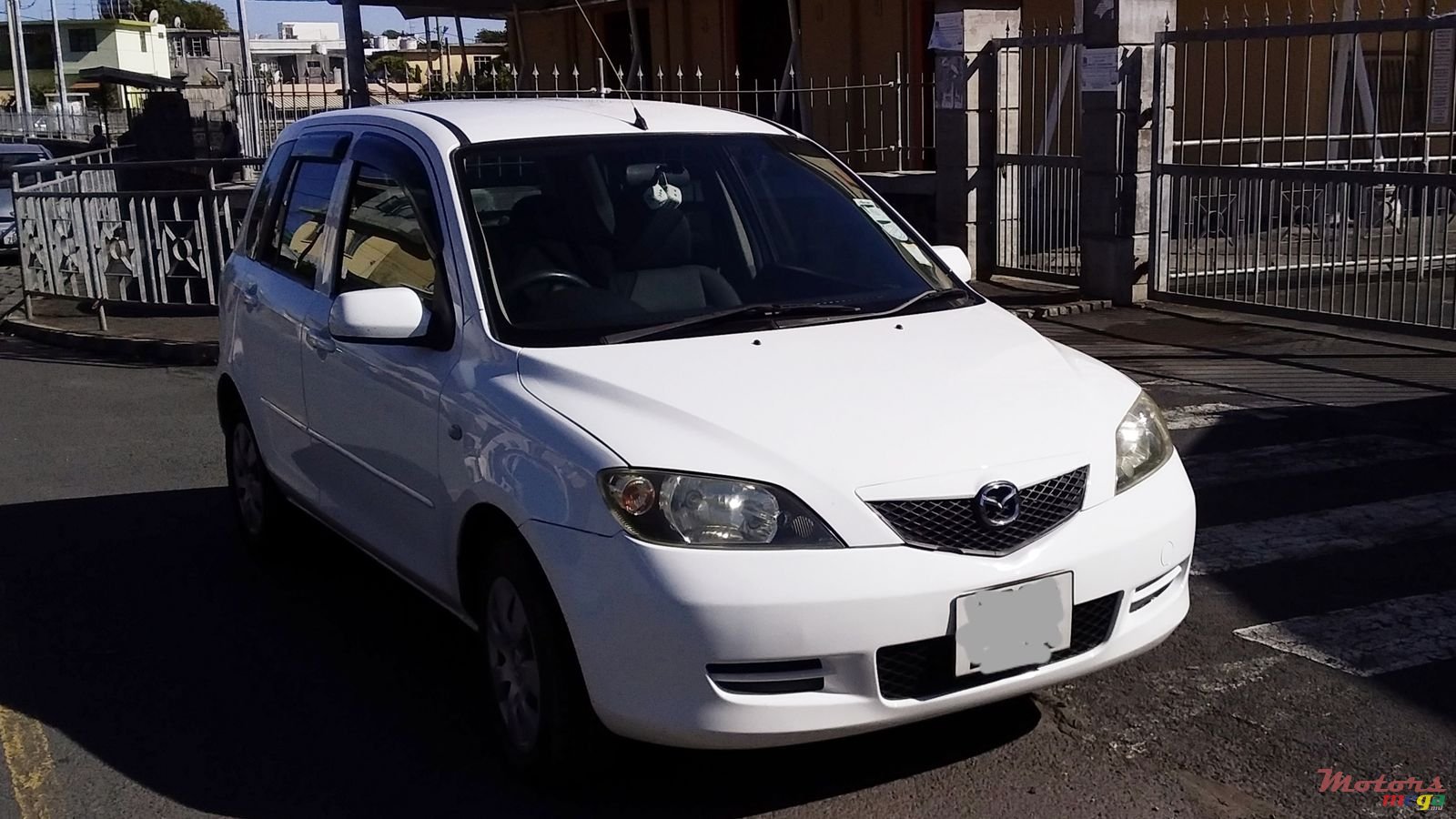 2005' Mazda Demio photo #1
