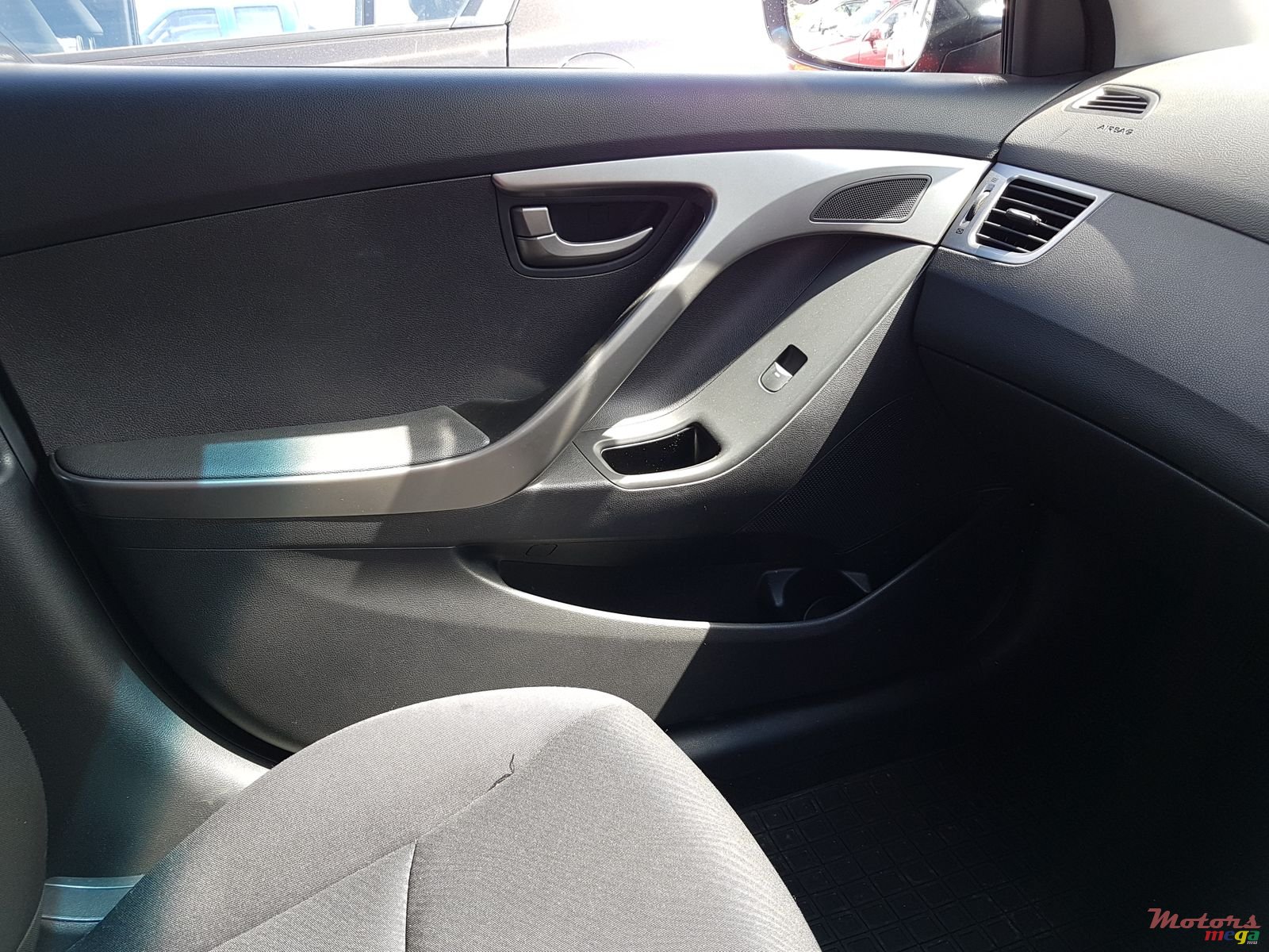 2012' Hyundai Elantra photo #7