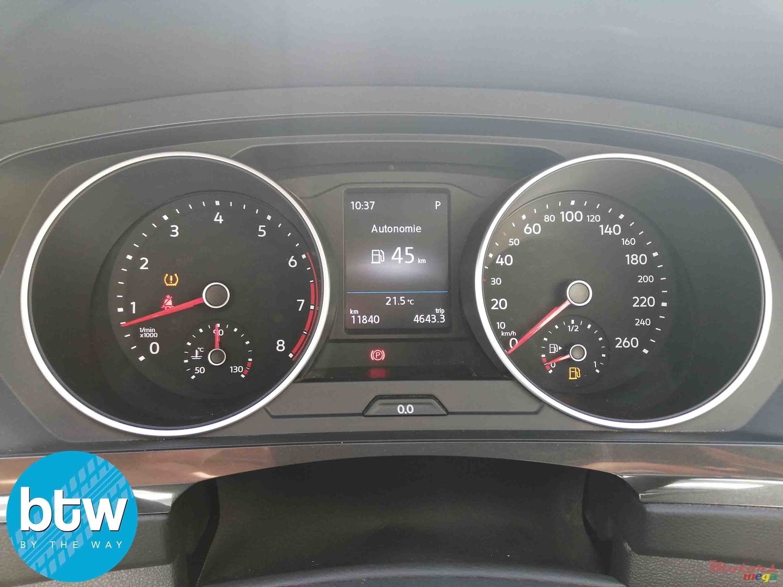 2018' Volkswagen Tiguan photo #6