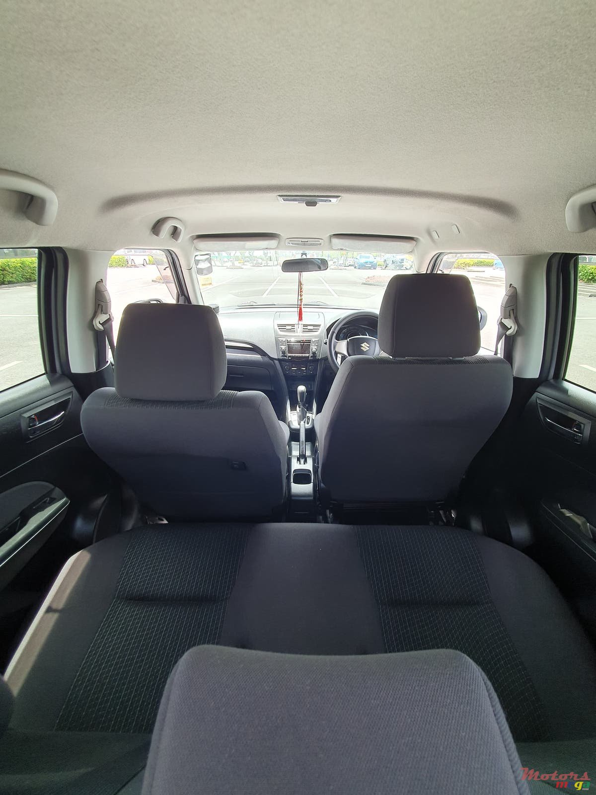 2013' Suzuki Swift ZC72S photo #4