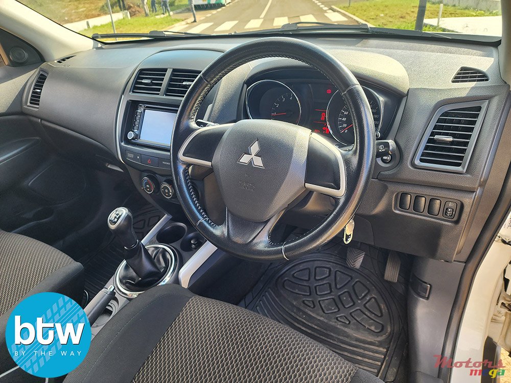 2014' Mitsubishi ASX photo #5