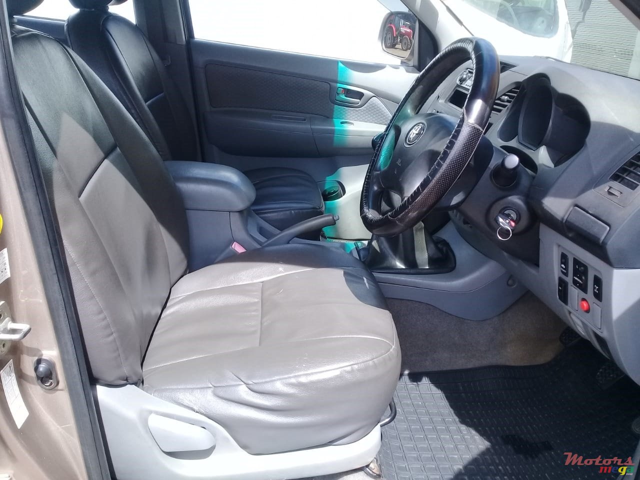 2008' Toyota Hilux photo #4