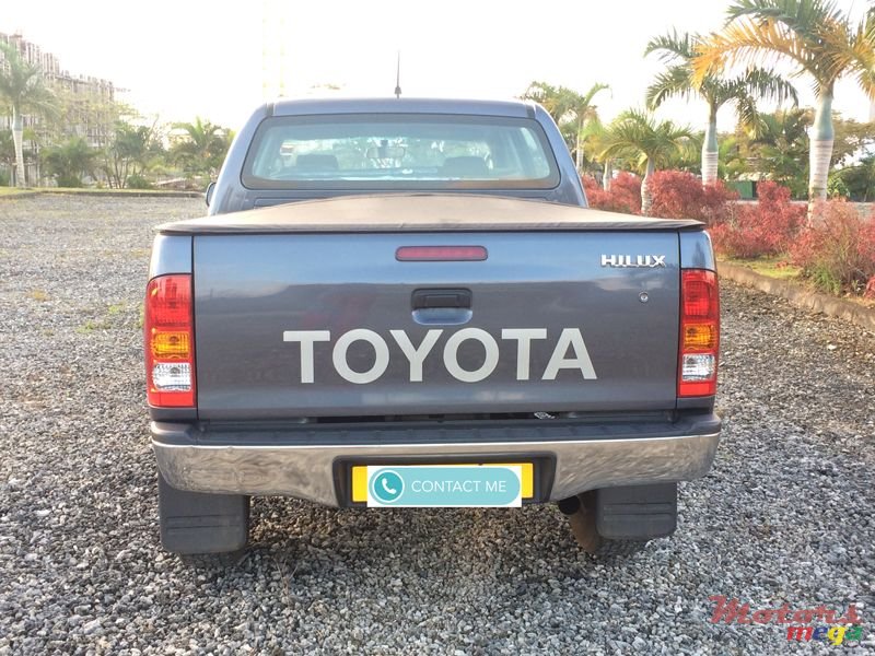 2011' Toyota Hilux photo #2