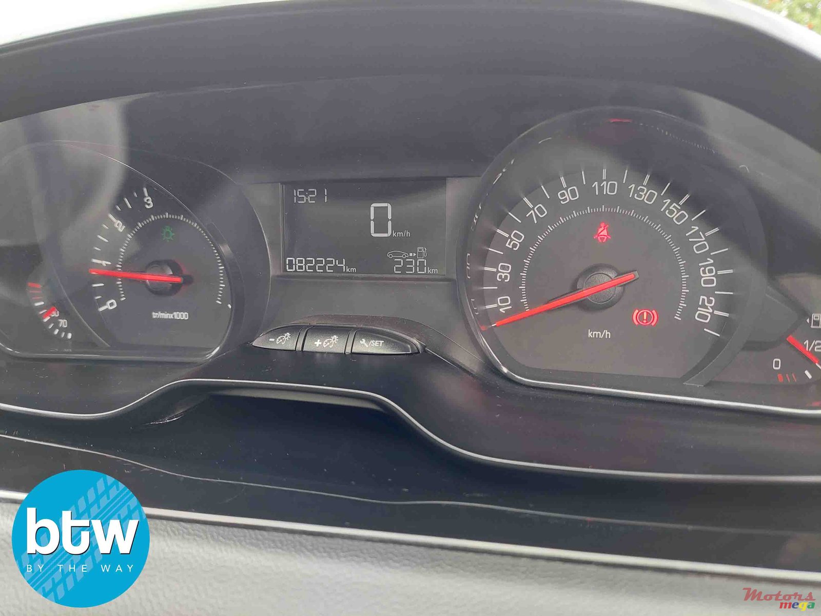 2013' Peugeot 208 photo #7