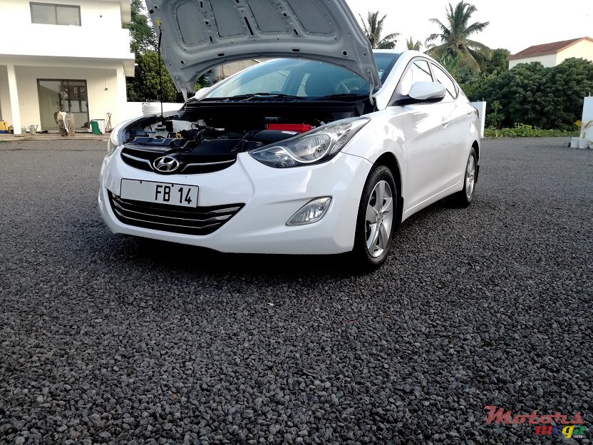2014' Hyundai Elantra GLS Manual 1.6L photo #7