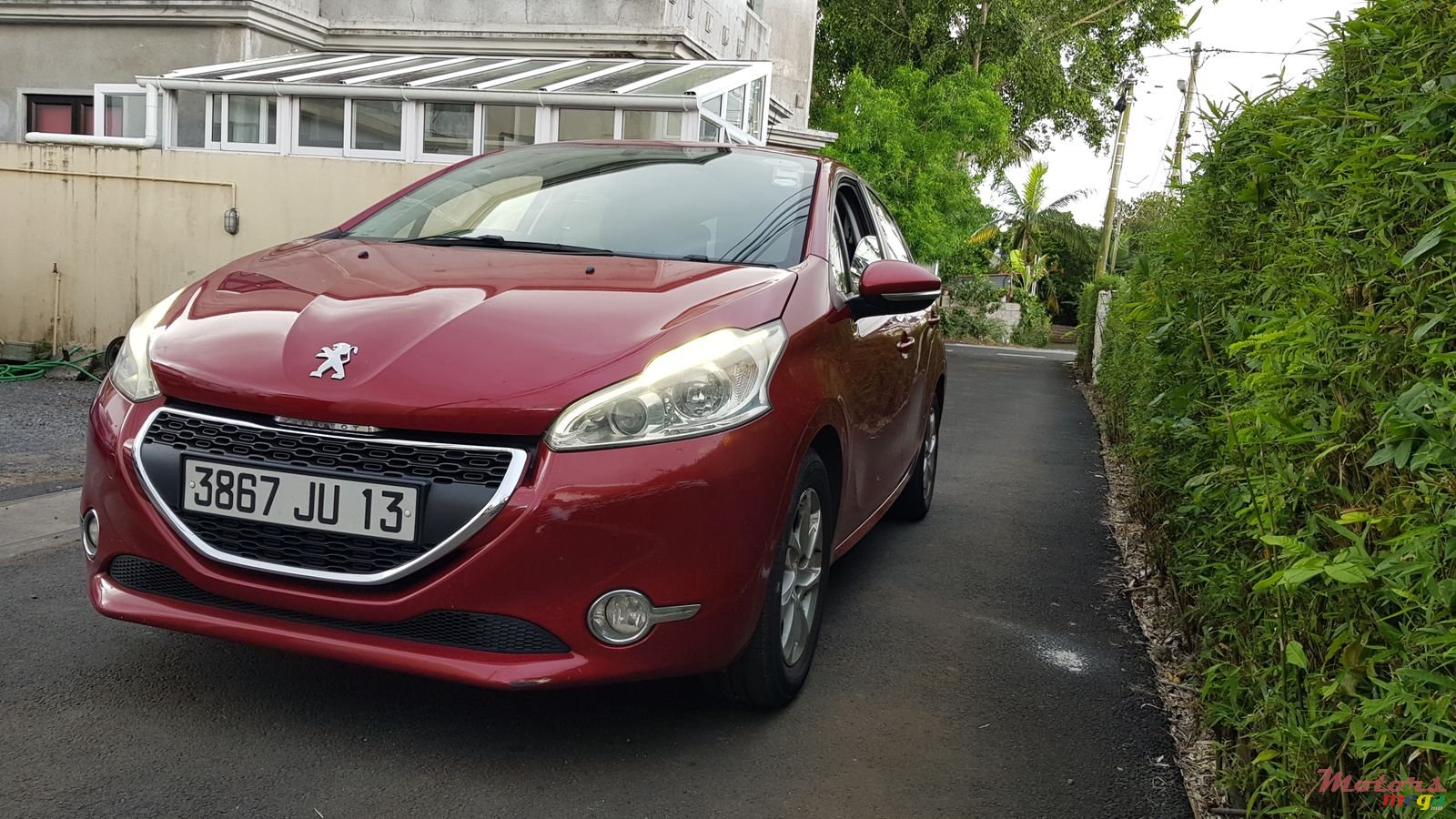 2013' Peugeot 208 1.2 manual photo #2