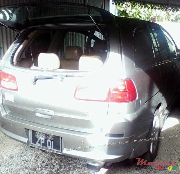 2001' Nissan photo #4