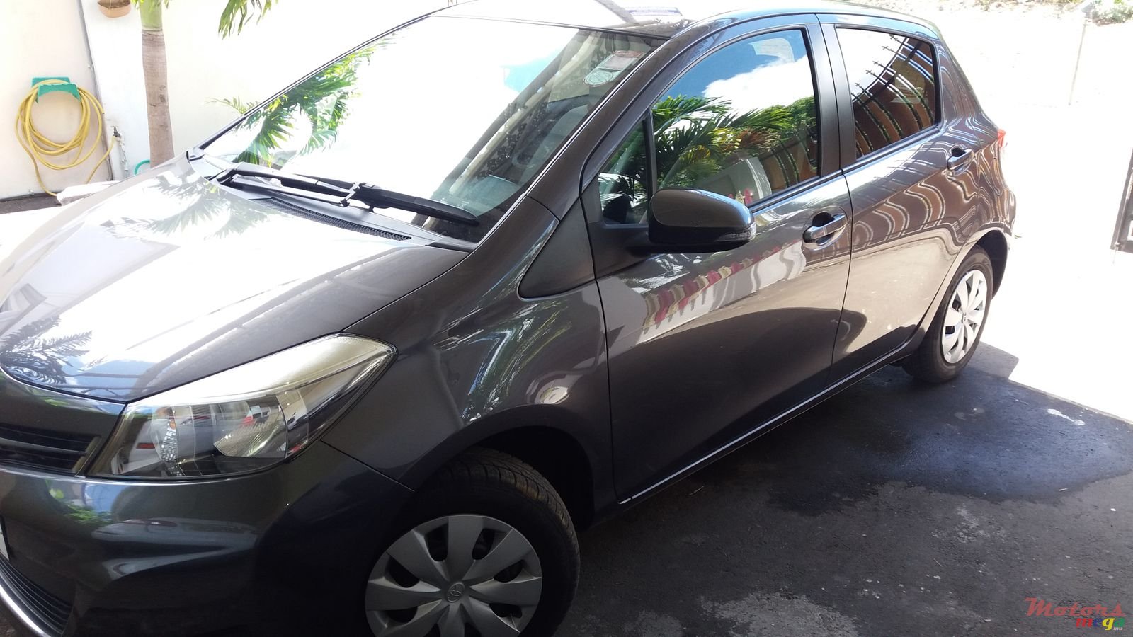 2011' Toyota Vitz photo #2