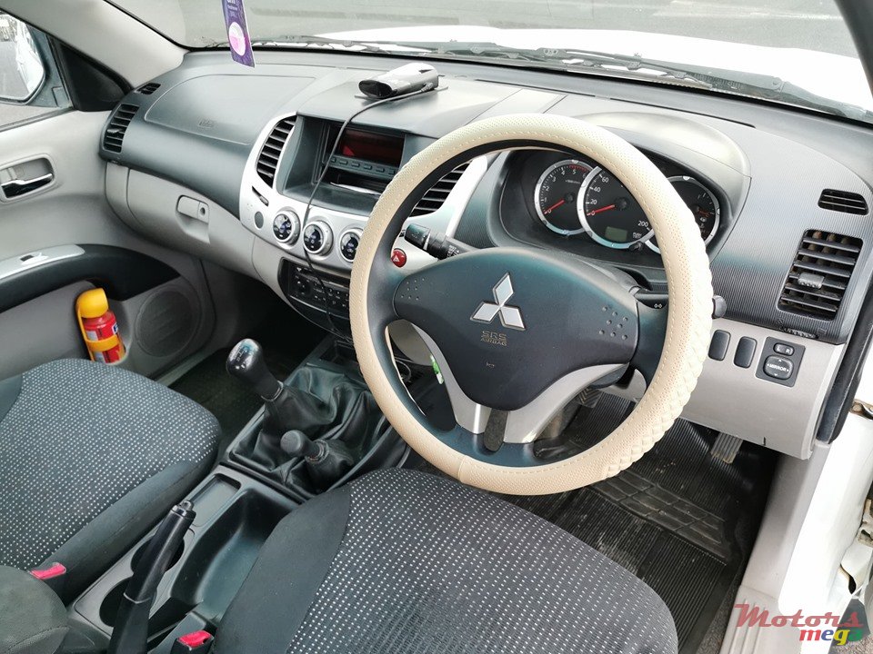 2010' Mitsubishi Sportero photo #3