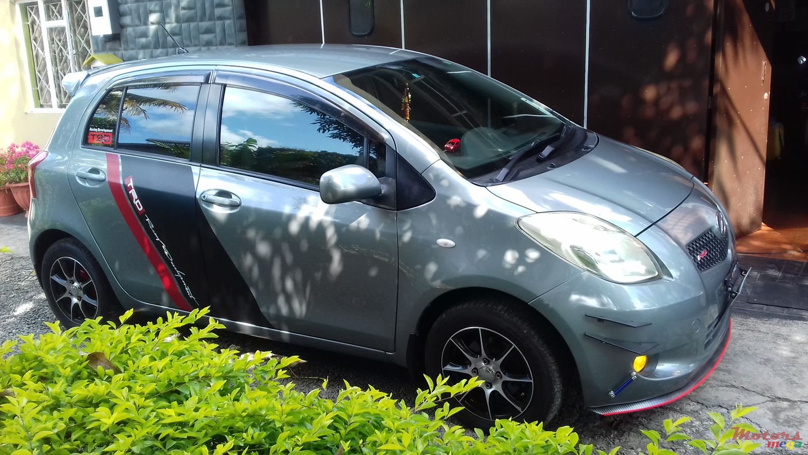 2006' Toyota Vitz photo #2