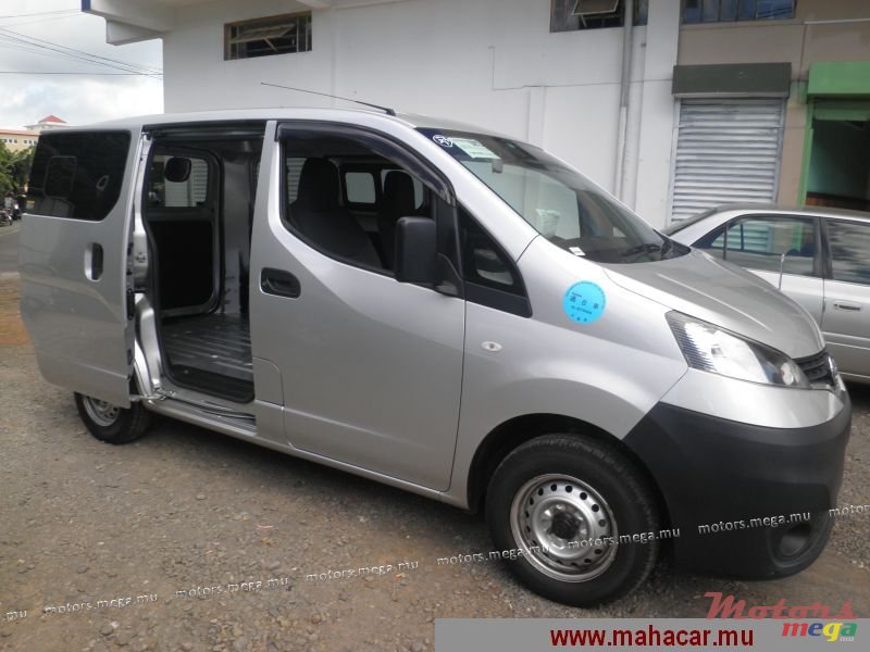 2009' Nissan 200 NV photo #2