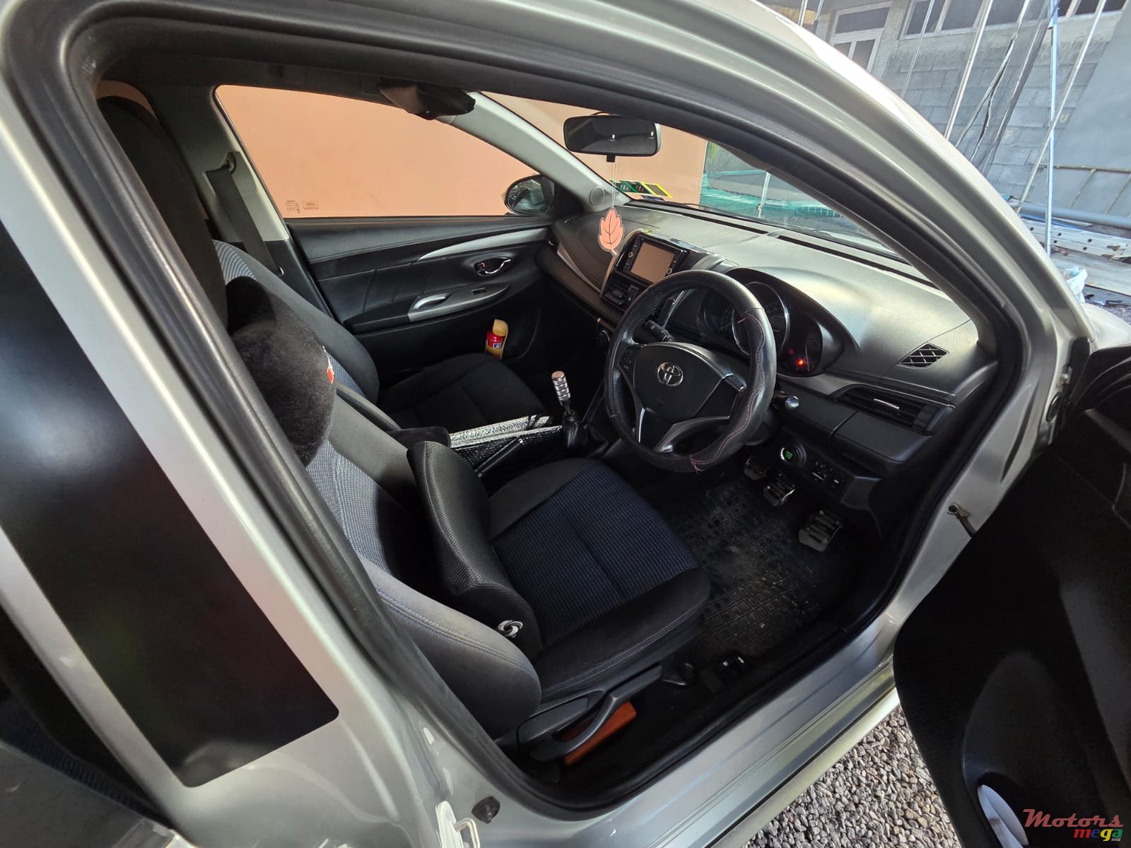 2015' Toyota Yaris Sportivo photo #5