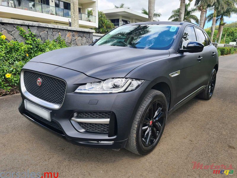 2017' Jaguar F-Pace R-Sport 20D AWD photo #3