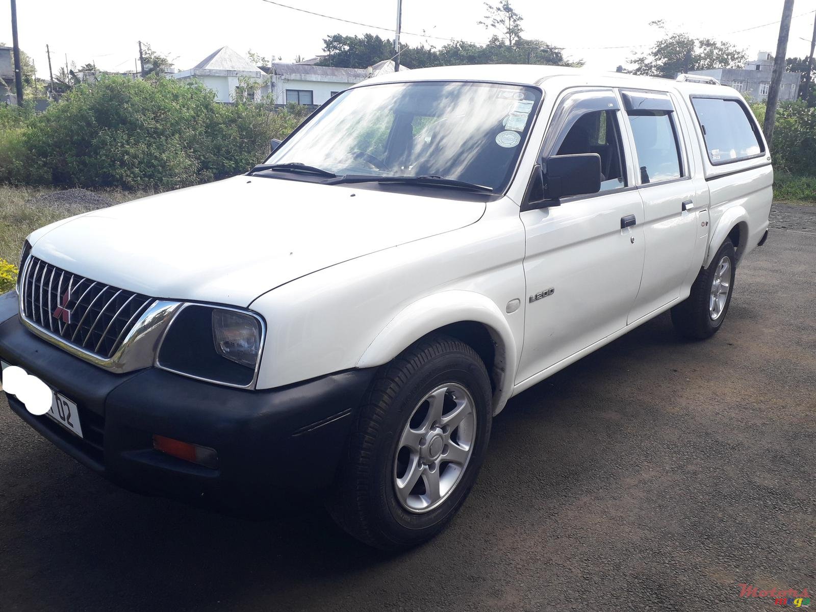 2002' Mitsubishi L200 photo #2