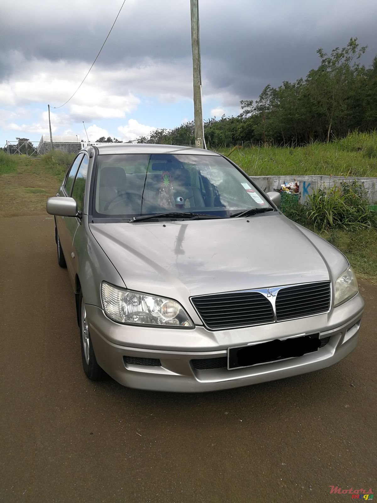 2002' Mitsubishi Lancer Cedia photo #1