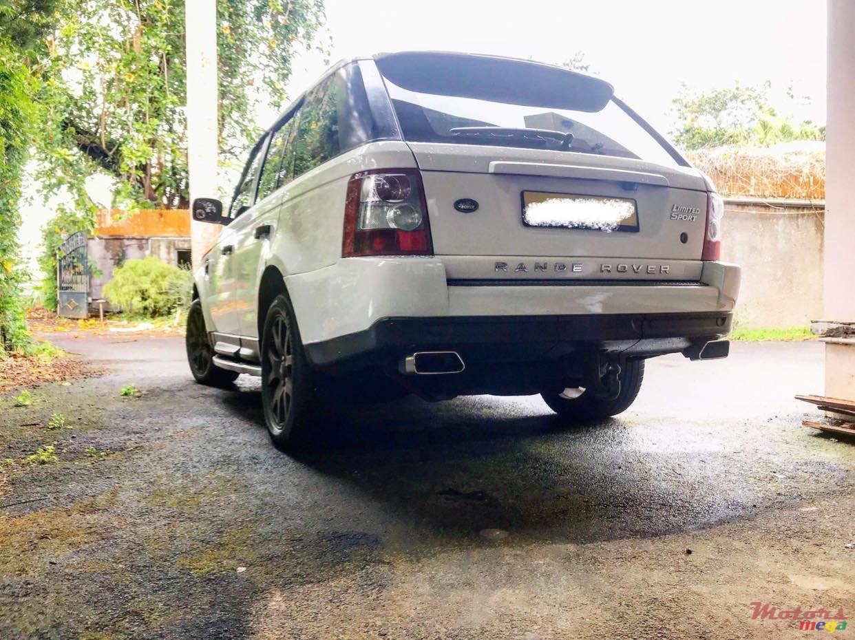 2009' Land Rover Range Rover Sport photo #4