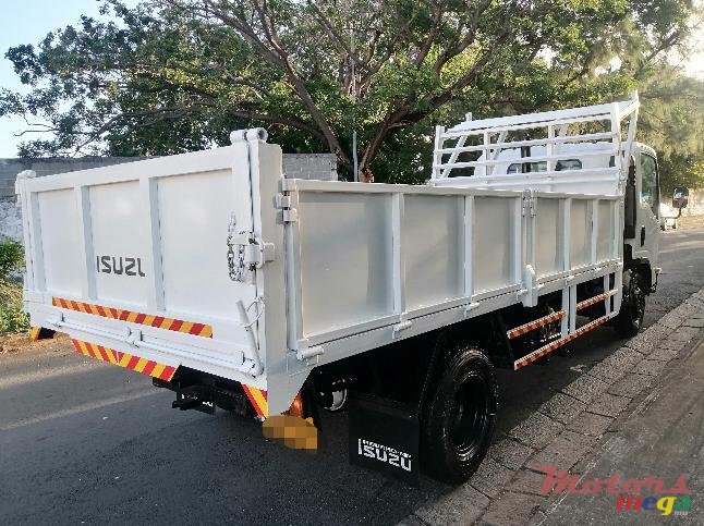 2010' Isuzu photo #3