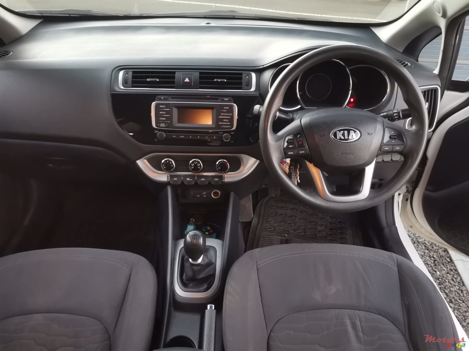 2015' Kia Rio photo #1