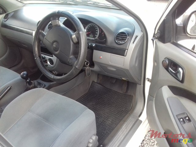 2005' Chevrolet Optra photo #7