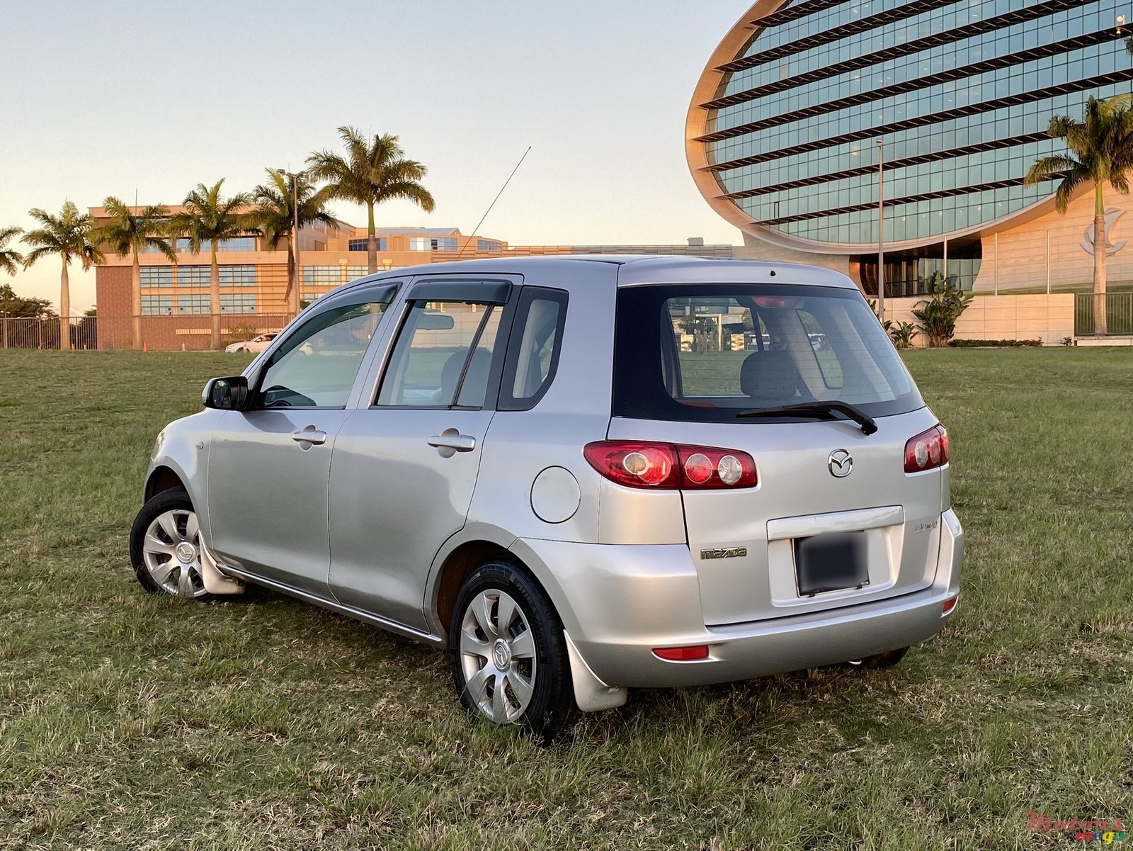 2004' Mazda 2 photo #2