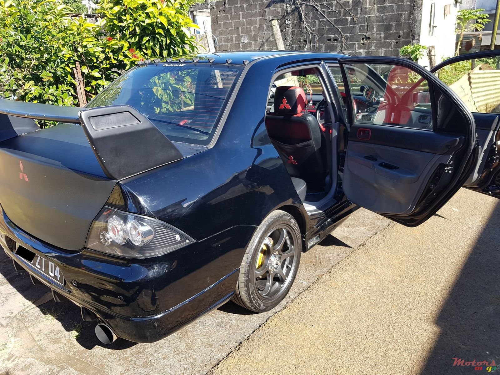 2004' Mitsubishi Lancer photo #2