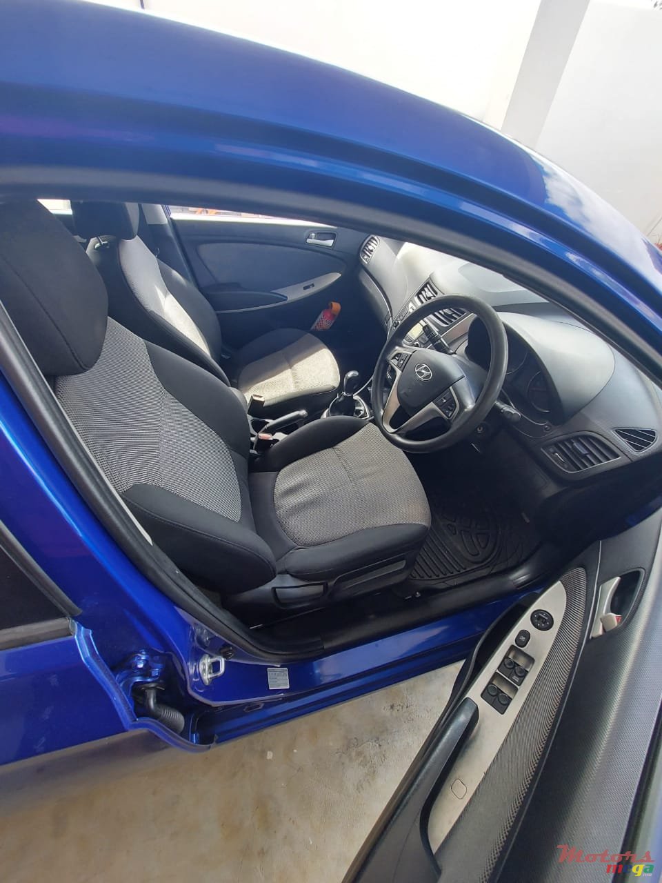 2012' Hyundai Accent photo #5