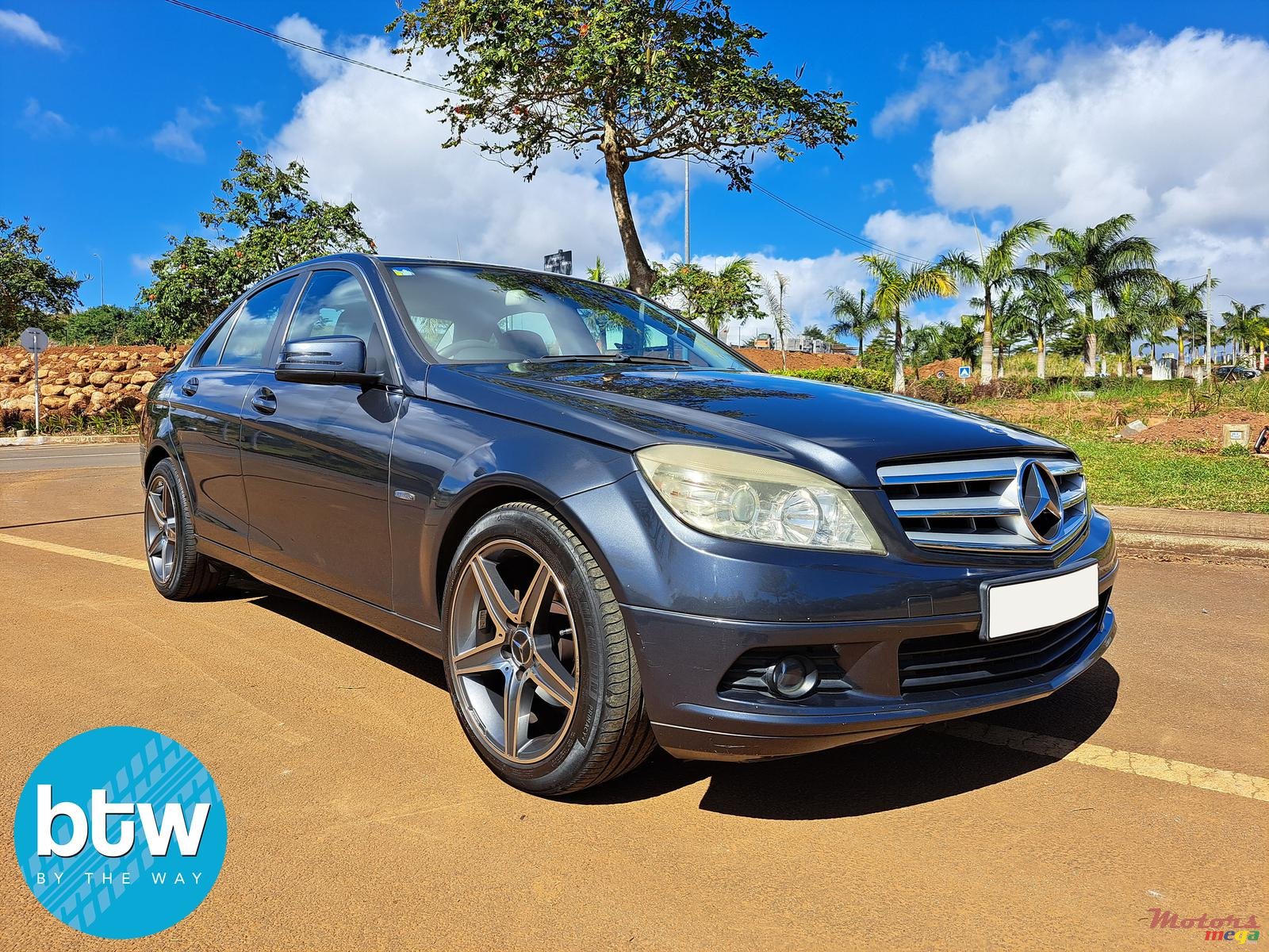 2010' Mercedes-Benz C-Class photo #1