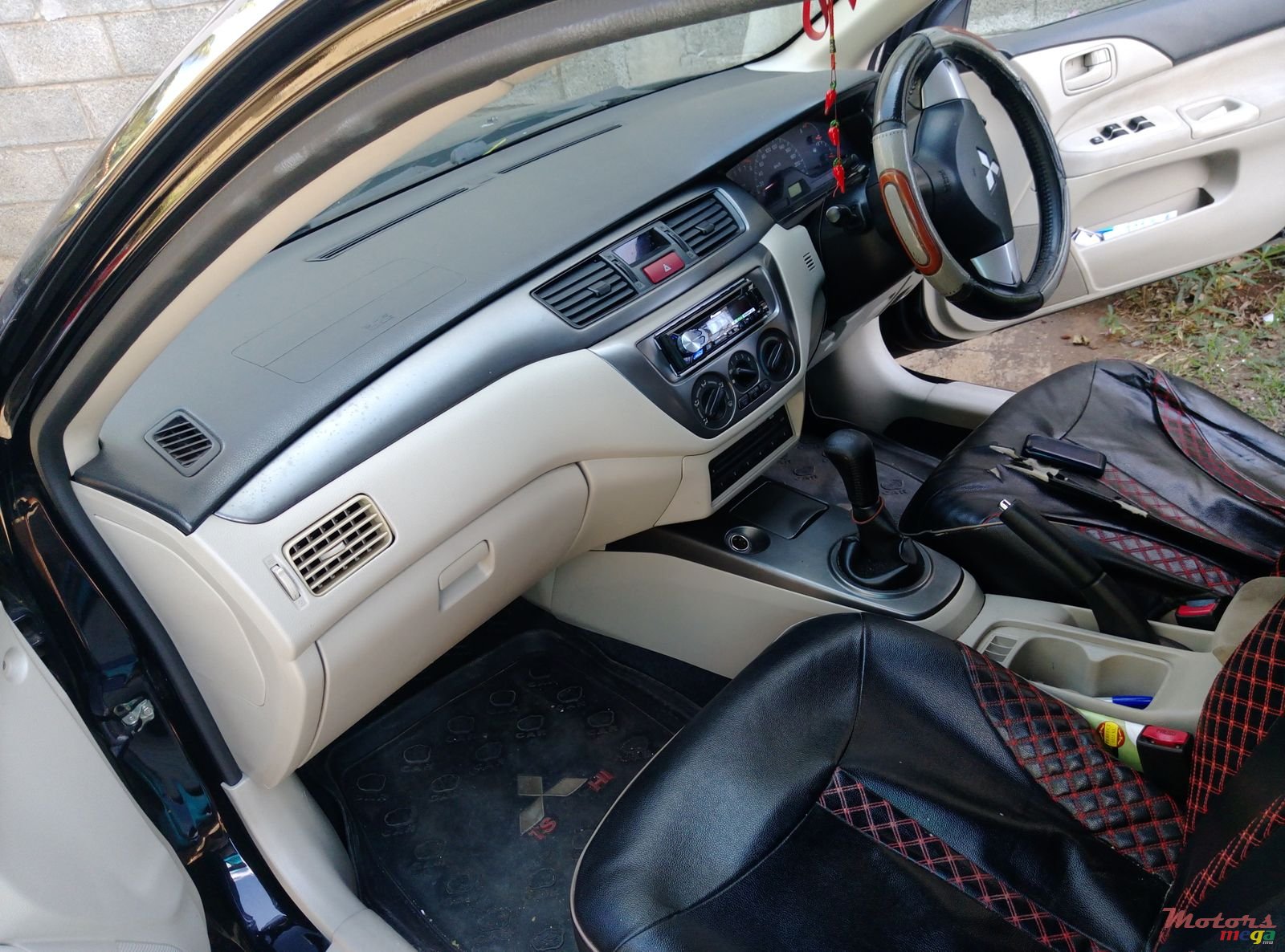 2010' Mitsubishi Lancer Evolution photo #4