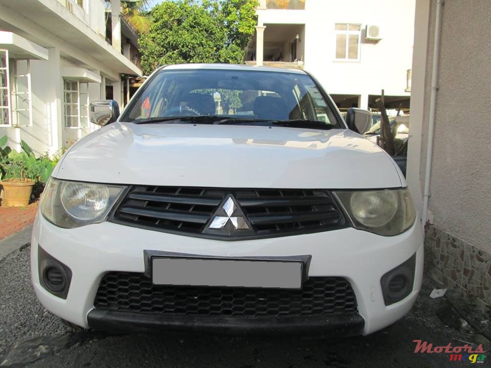2010' Mitsubishi L 200 Sportero photo #1