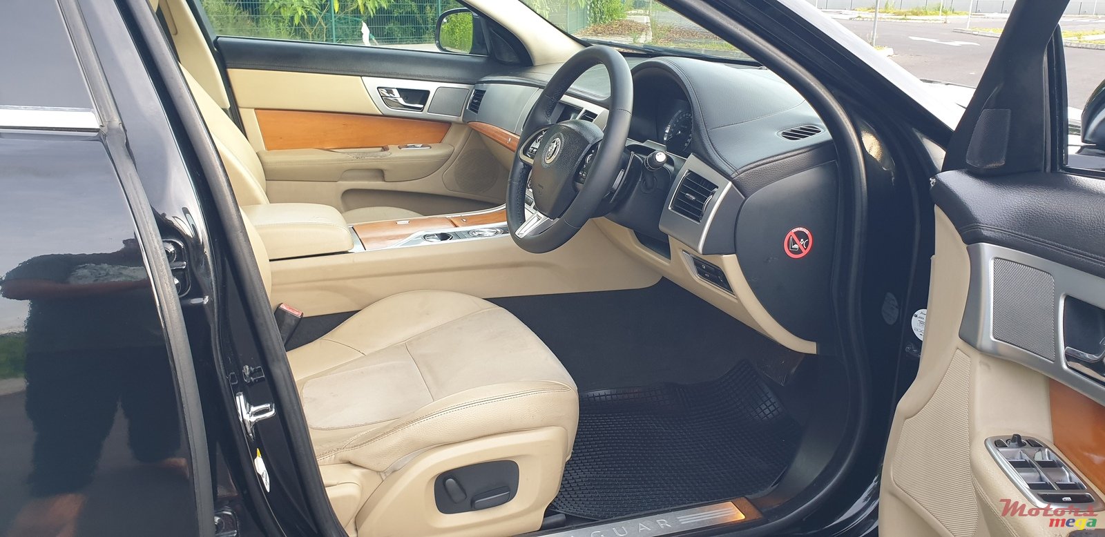 2014' Jaguar XF 2.0 photo #5