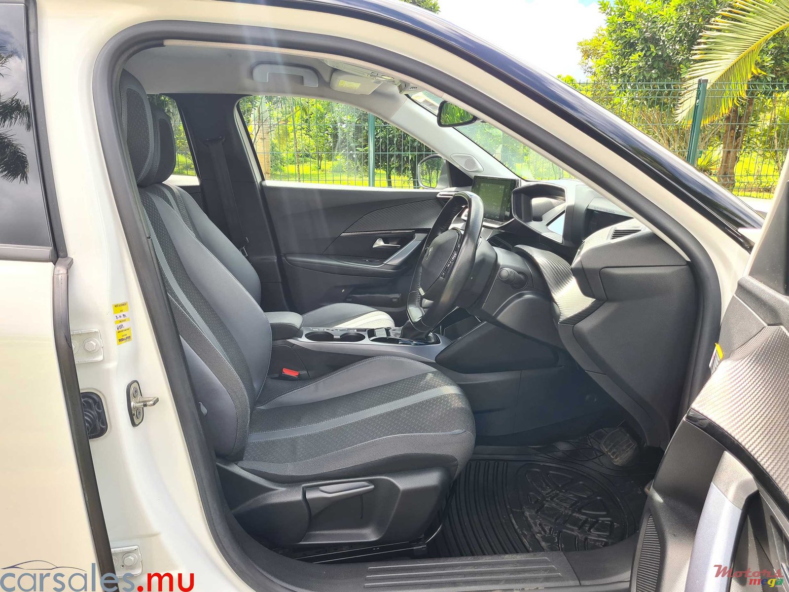 2021' Peugeot 2008 1.2 Allure photo #5