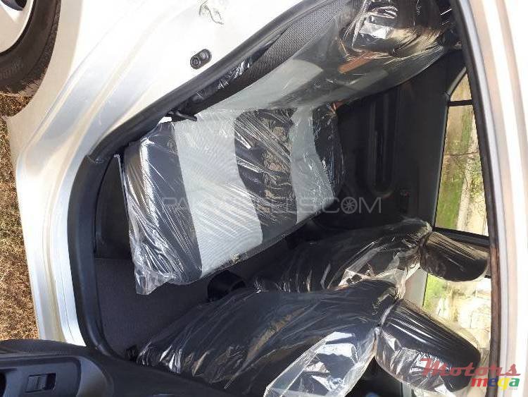 2014' Toyota Allex Aqua hybrid photo #4