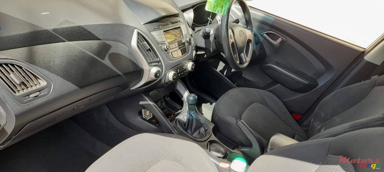 2011' Hyundai ix35 2.0L PETROL photo #4