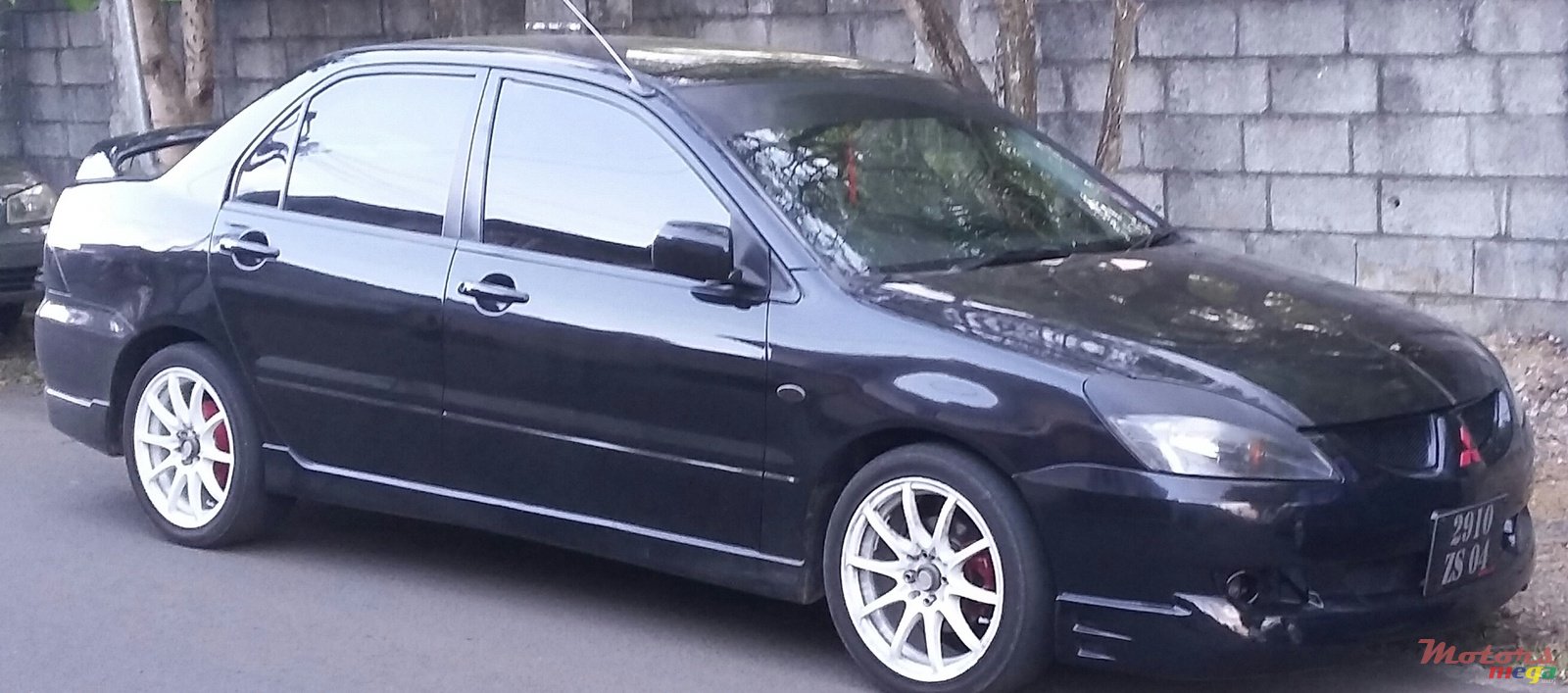 2004' Mitsubishi Lancer photo #1