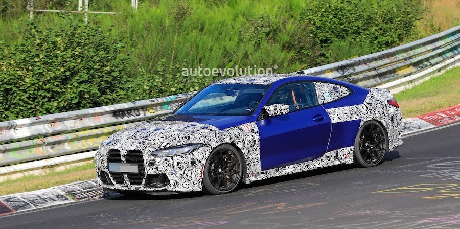 2021 BMW M4 Coupe Actually Looks Epic in Blue at the Nurburgring