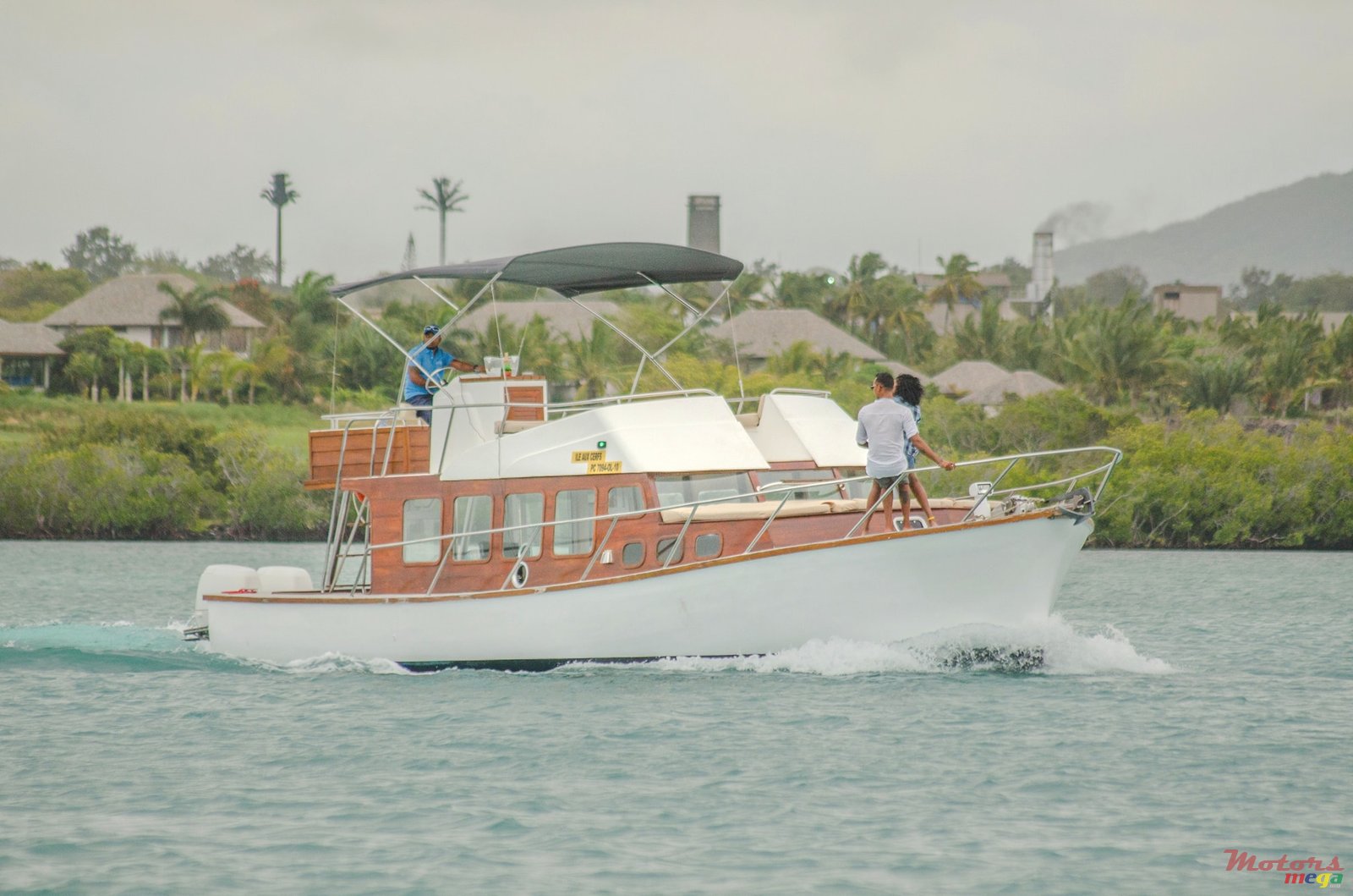 1980' Cruisers Yachts photo #7