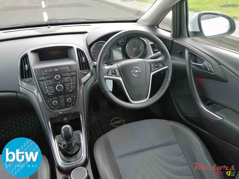 2014' Opel Astra Turbo photo #6