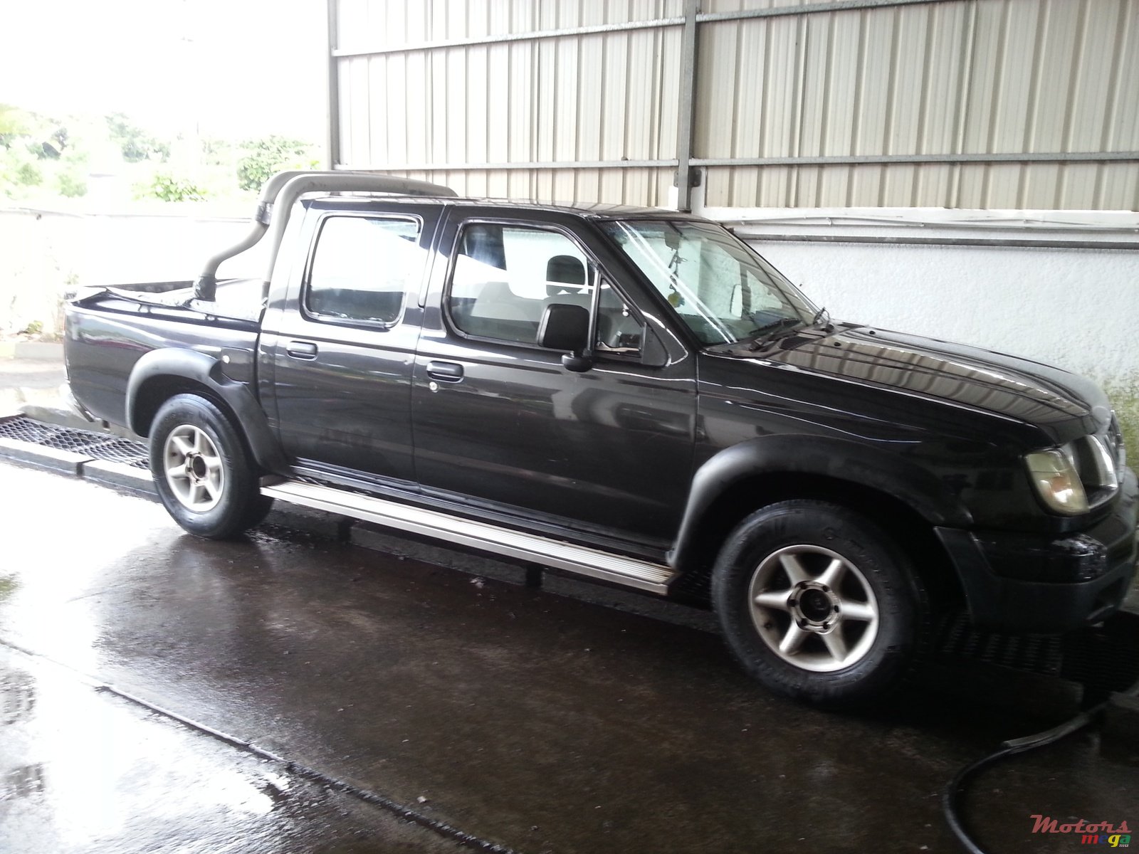 1999' Nissan Navara photo #1