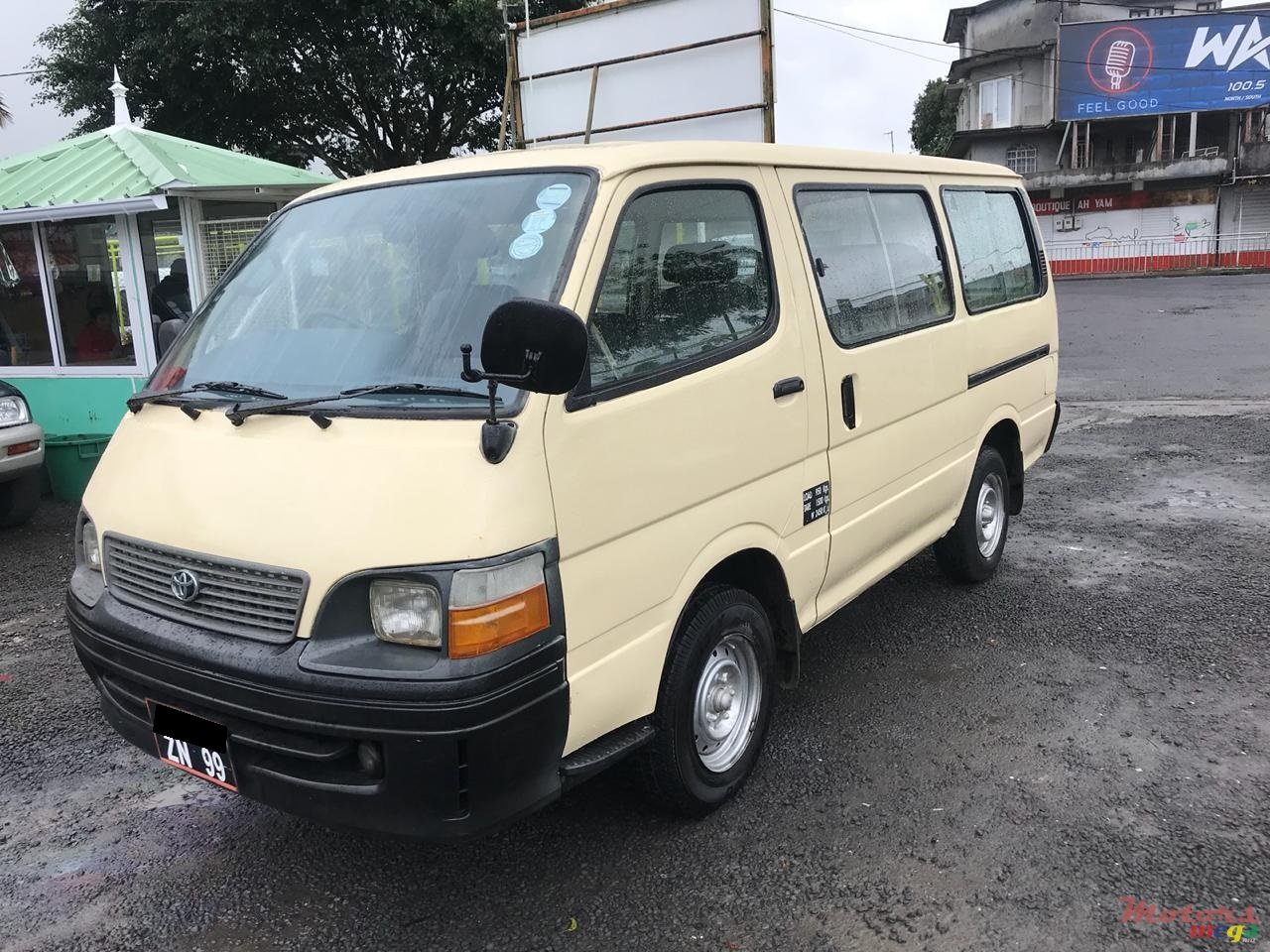 1999' Toyota Hiace photo #2