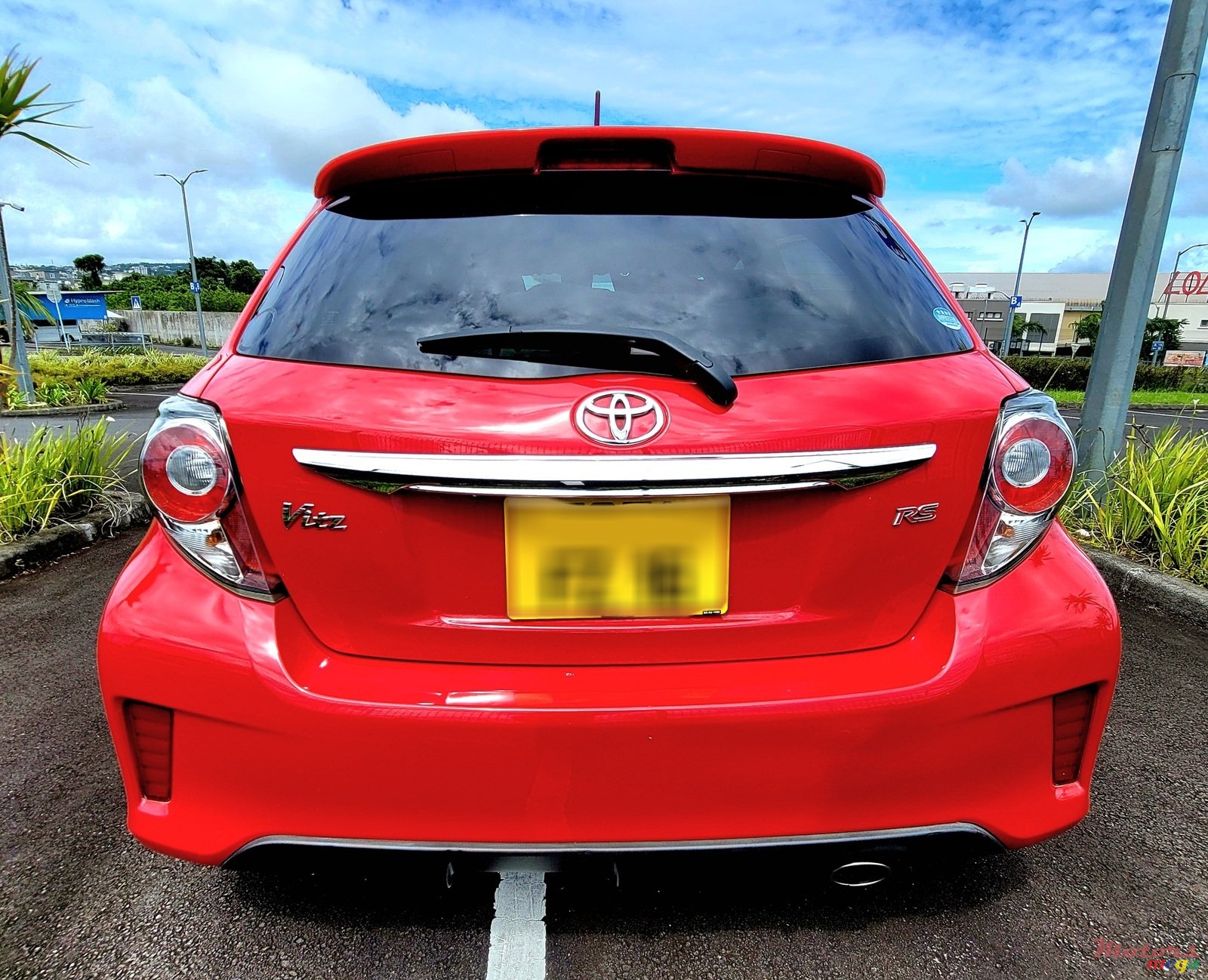 2016' Toyota Vitz RS photo #4