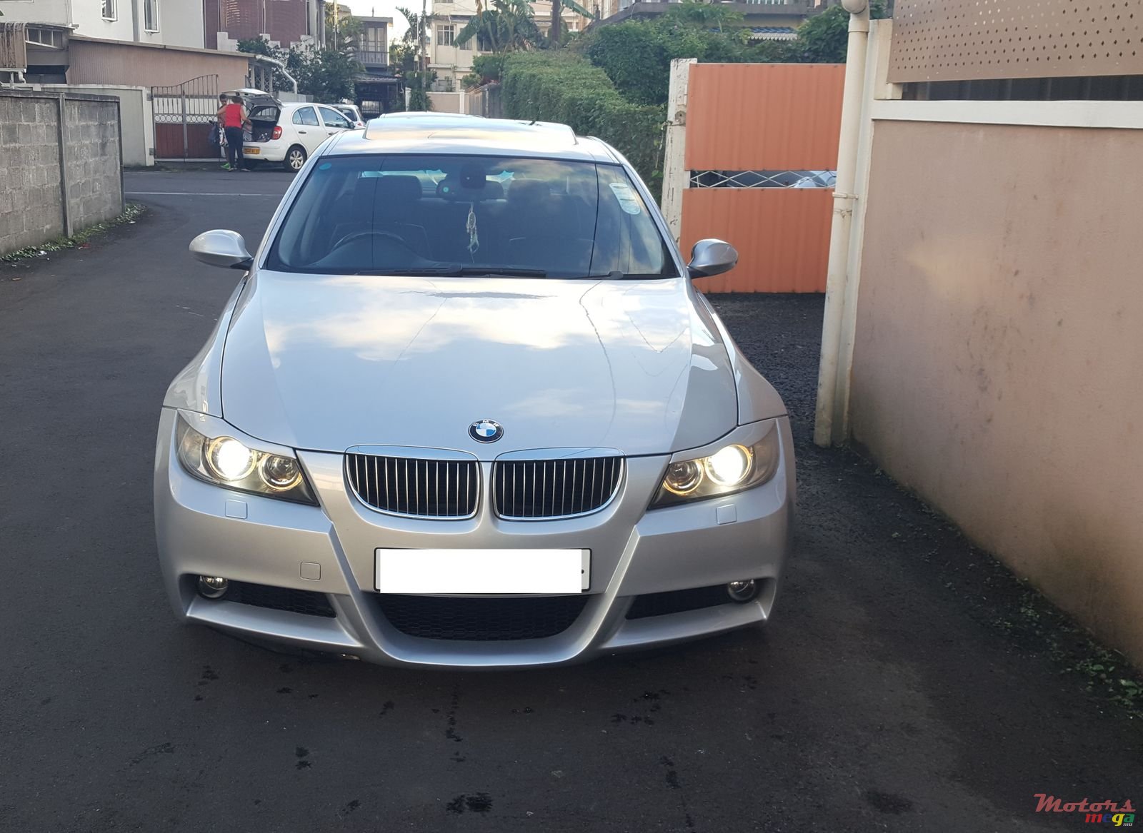 2008' BMW 320i photo #2