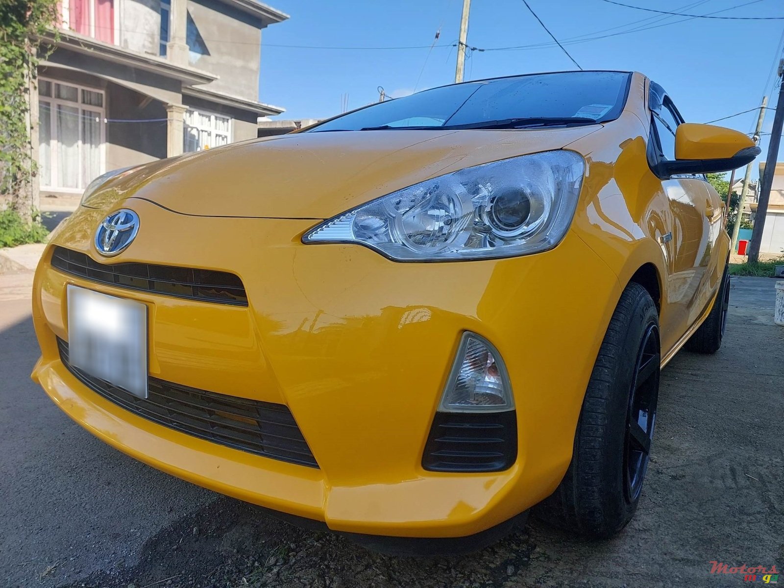 2012' Toyota Aqua photo #2