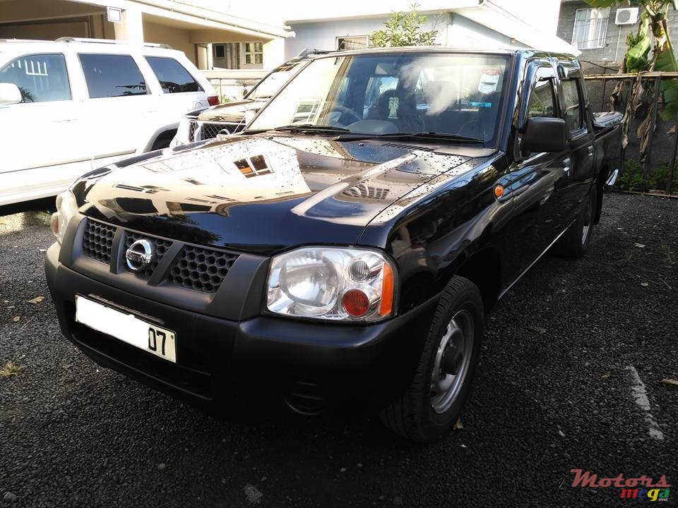 2007' Nissan Navara photo #2
