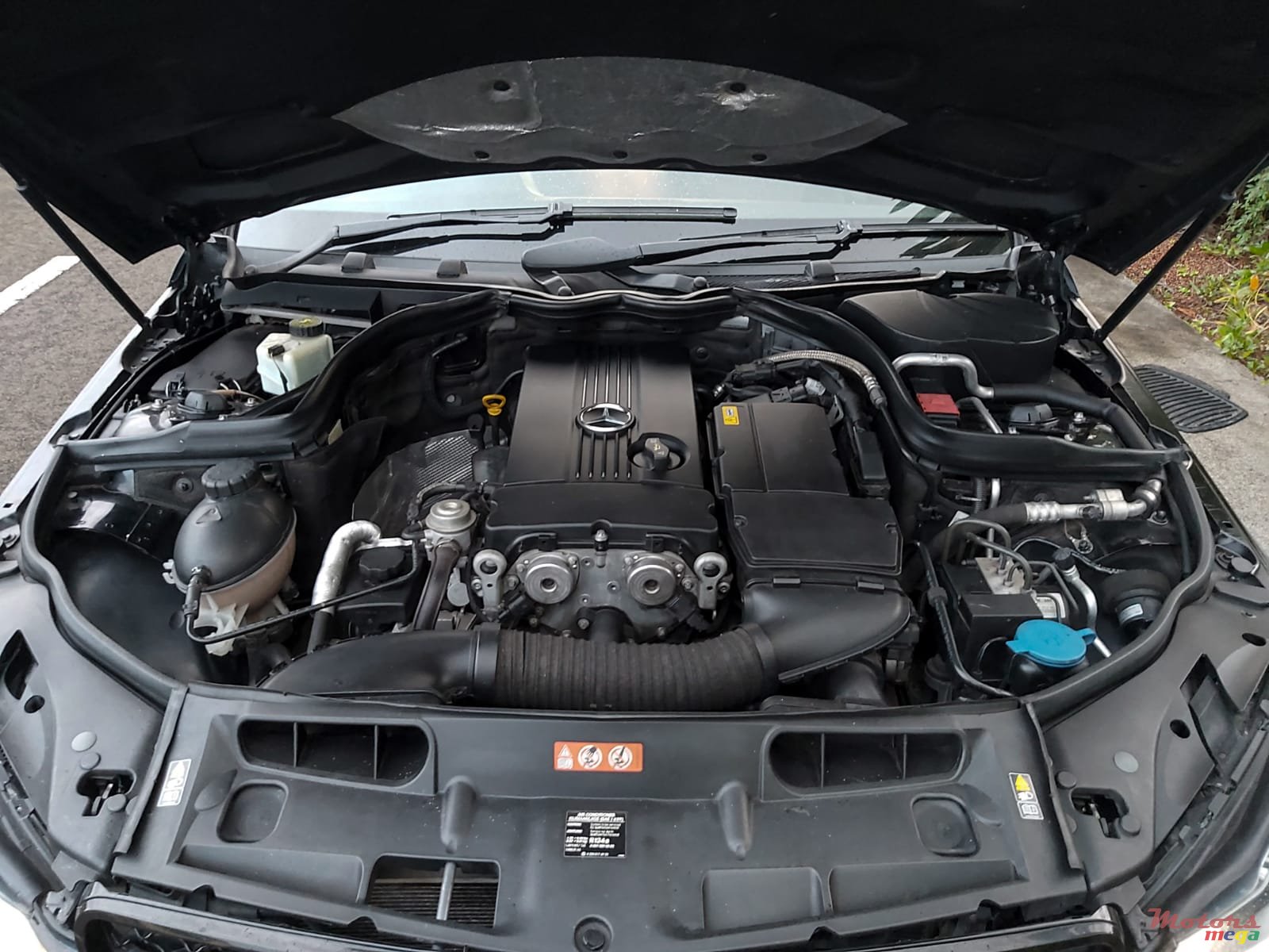 2011' Mercedes-Benz C-Class photo #6