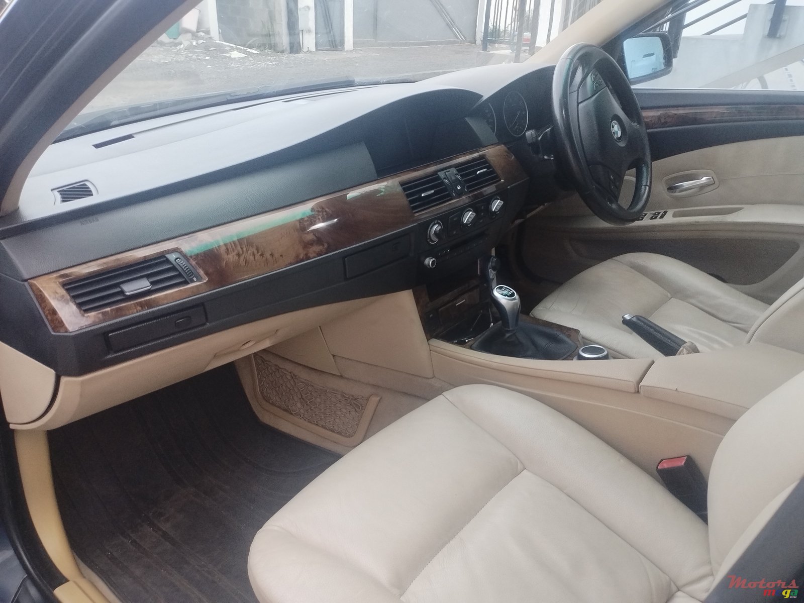 2008' BMW 523 photo #2