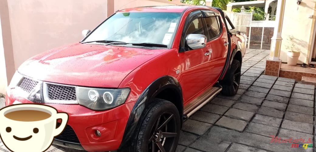 2010' Mitsubishi L 200 photo #1