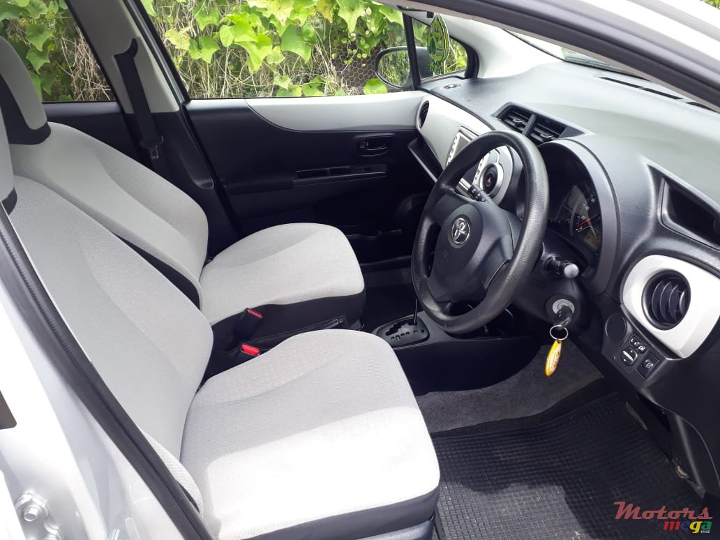 2011' Toyota Vitz 1320cc photo #3