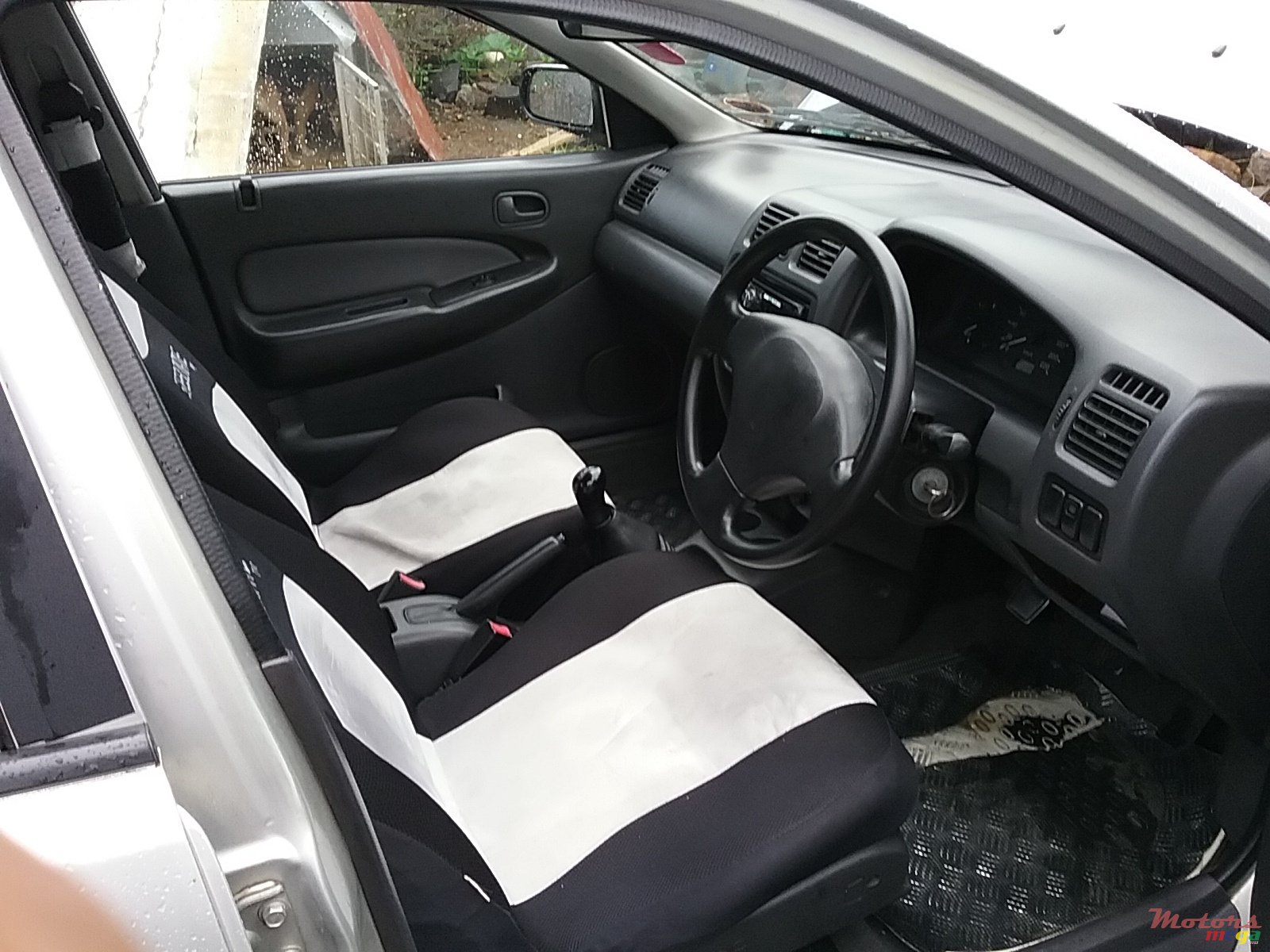 1997' Mazda 323 photo #2