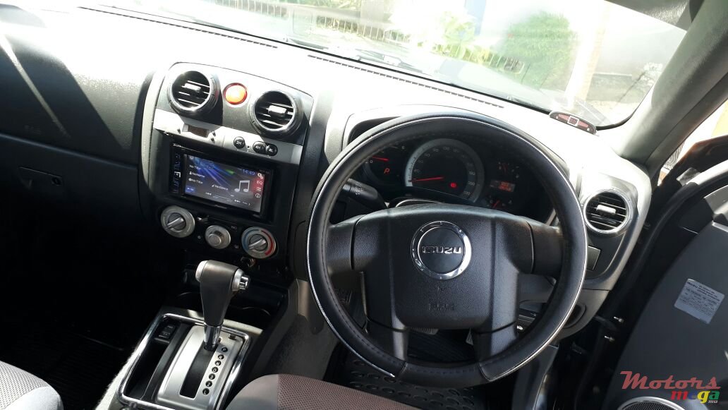 2010' Isuzu D-Max 4x4 Automatic photo #4